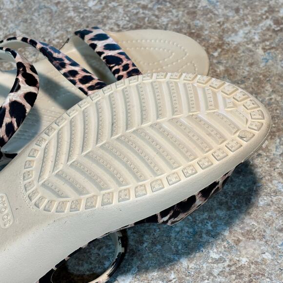 Crocs Women's Animal Print Kadee II Strappy Iconic Comfort Sandals Size 10 EUC - Picture 4 of 9
